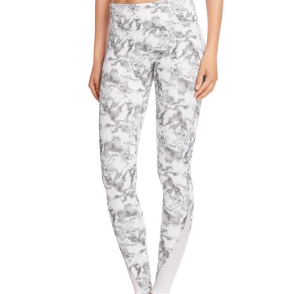 New without tags Onzie floral white/gray leggings